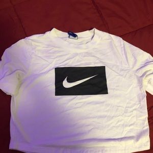 nike cropped tee